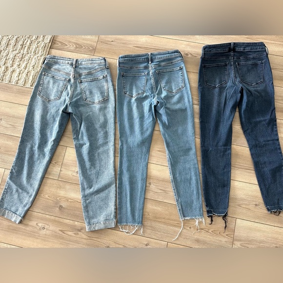 Women’s Old Navy jeans - Picture 2 of 3